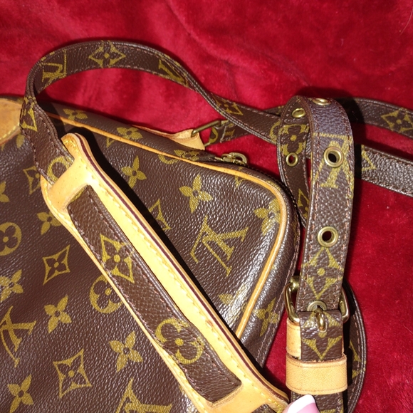 AUTHENTICATED, VINTAGE (LV) Louis Vuitton Monogram Danube Crossbody Bag - Picture 7 of 15